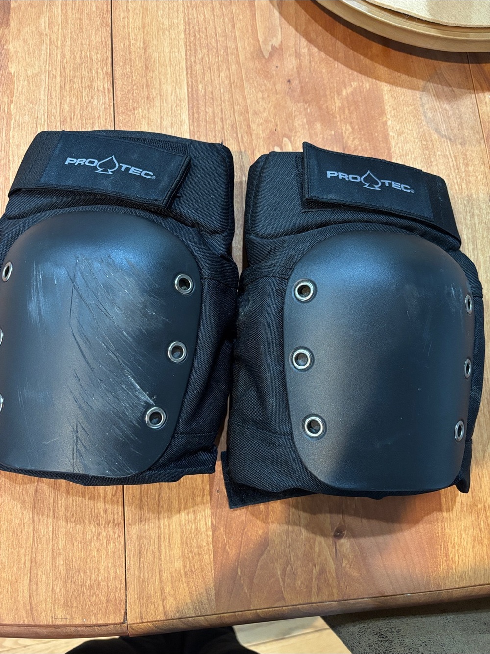 Pro-Tec Black Knee Pads - Protective Skate/Sport Pads Large: Knee- 14" - 16"